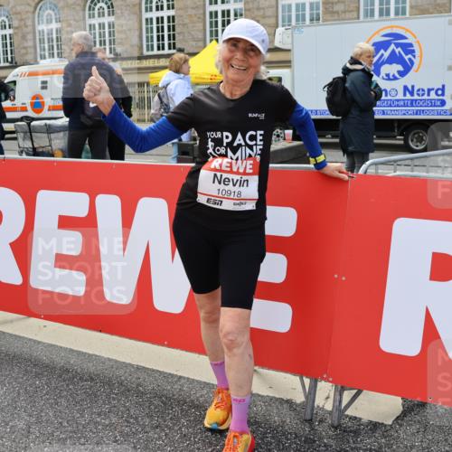 14.06.2026 - REWE Women's Run Strokosch-Dieckow http://msf.ph/oto/9787974 14.06.2026 10:23:37 Ziel 10457 meine-sportfotos.de