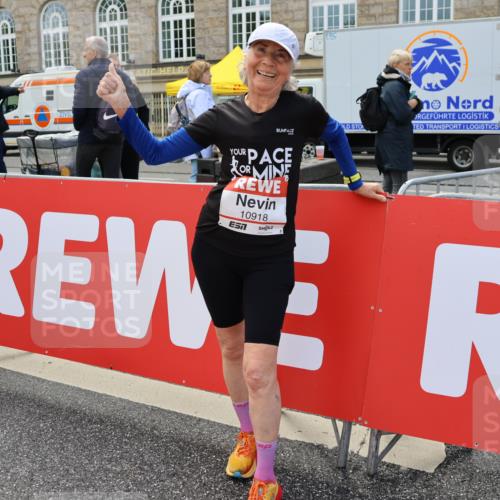 14.06.2026 - REWE Women's Run Strokosch-Dieckow http://msf.ph/oto/9787976 14.06.2026 10:23:37 Ziel 10457 meine-sportfotos.de