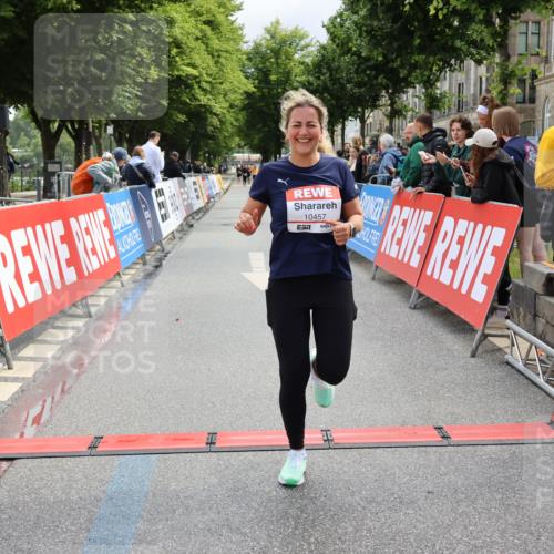 14.06.2026 - REWE Women's Run Strokosch-Dieckow http://msf.ph/oto/9787977 14.06.2026 10:23:39 Ziel 10457 meine-sportfotos.de