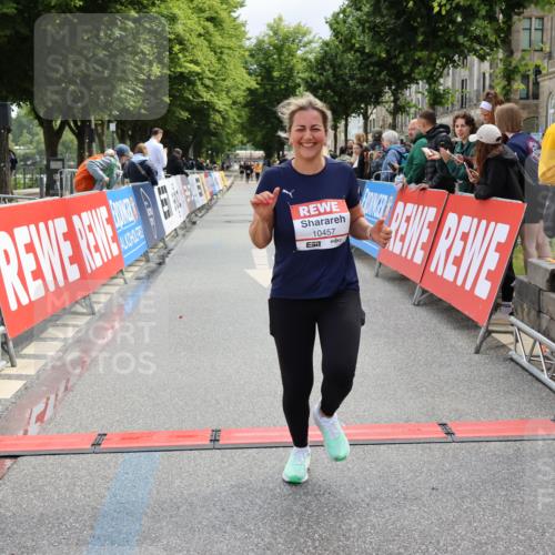 14.06.2026 - REWE Women's Run Strokosch-Dieckow http://msf.ph/oto/9787978 14.06.2026 10:23:40 Ziel 10457 meine-sportfotos.de