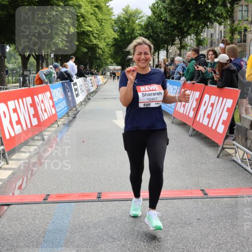 14.06.2026 - REWE Women's Run Strokosch-Dieckow http://msf.ph/oto/9787979 14.06.2026 10:23:40 Ziel 10457 meine-sportfotos.de