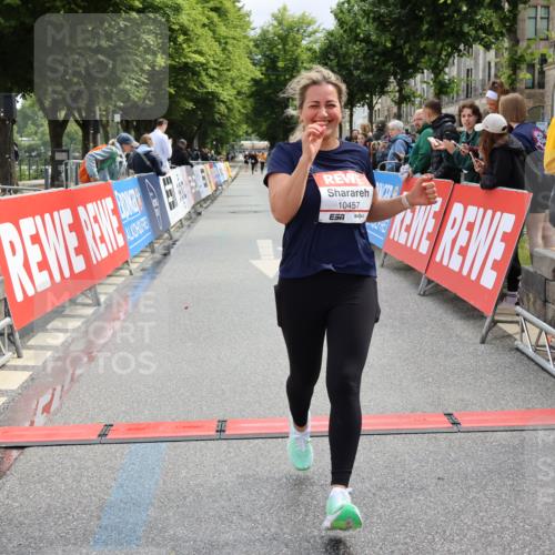 14.06.2026 - REWE Women's Run Strokosch-Dieckow http://msf.ph/oto/9787980 14.06.2026 10:23:40 Ziel 10457 meine-sportfotos.de