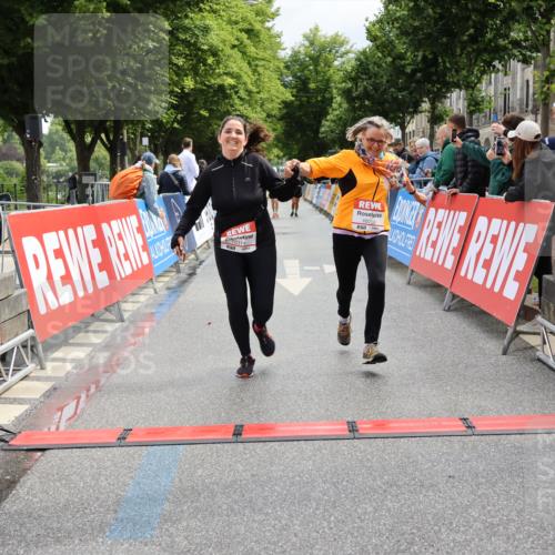 14.06.2026 - REWE Women's Run Strokosch-Dieckow http://msf.ph/oto/9787982 14.06.2026 10:24:03 Ziel 10311, 10759 meine-sportfotos.de
