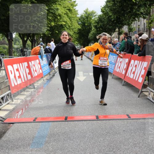14.06.2026 - REWE Women's Run Strokosch-Dieckow http://msf.ph/oto/9787983 14.06.2026 10:24:03 Ziel 10311, 10759 meine-sportfotos.de