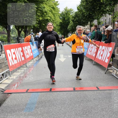 14.06.2026 - REWE Women's Run Strokosch-Dieckow http://msf.ph/oto/9787984 14.06.2026 10:24:03 Ziel 10311, 10759 meine-sportfotos.de