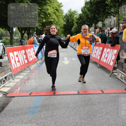 14.06.2026 - REWE Women's Run Strokosch-Dieckow http://msf.ph/oto/9787986 14.06.2026 10:24:03 Ziel 10311, 10759 meine-sportfotos.de