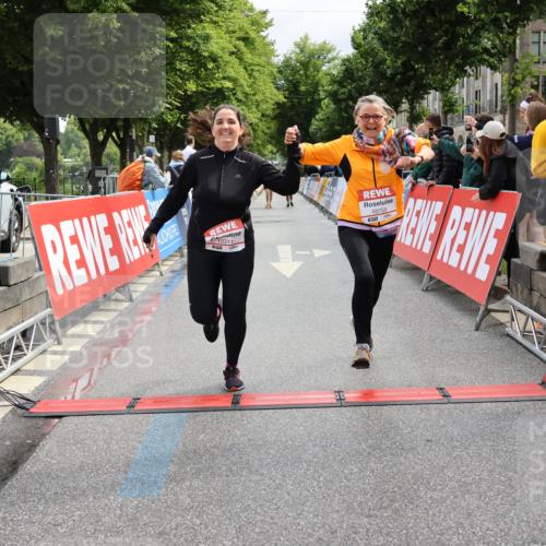 14.06.2026 - REWE Women's Run Strokosch-Dieckow http://msf.ph/oto/9787987 14.06.2026 10:24:03 Ziel 10311, 10759 meine-sportfotos.de