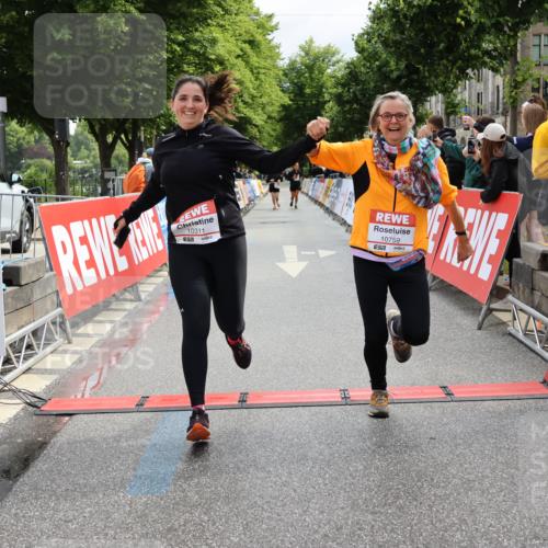 14.06.2026 - REWE Women's Run Strokosch-Dieckow http://msf.ph/oto/9787991 14.06.2026 10:24:03 Ziel 10311, 10759 meine-sportfotos.de