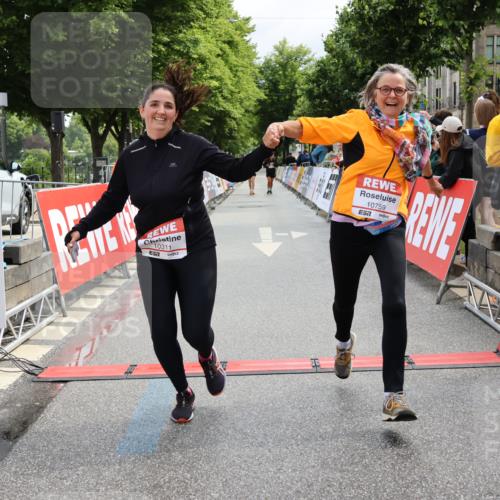 14.06.2026 - REWE Women's Run Strokosch-Dieckow http://msf.ph/oto/9787993 14.06.2026 10:24:03 Ziel 10311, 10759 meine-sportfotos.de