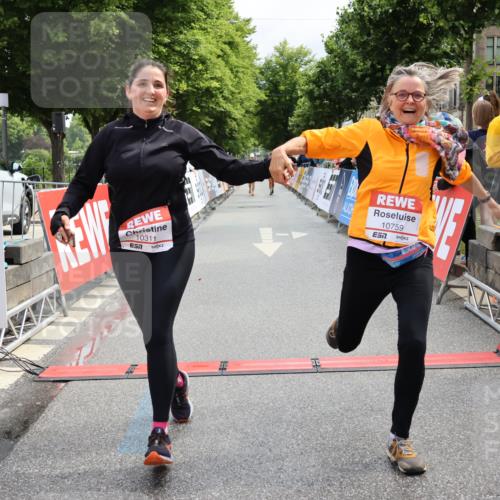 14.06.2026 - REWE Women's Run Strokosch-Dieckow http://msf.ph/oto/9787995 14.06.2026 10:24:03 Ziel 10311, 10759 meine-sportfotos.de