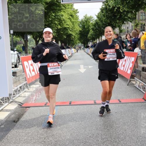 14.06.2026 - REWE Women's Run Strokosch-Dieckow http://msf.ph/oto/9788005 14.06.2026 10:24:16 Ziel 10401, 10403 meine-sportfotos.de