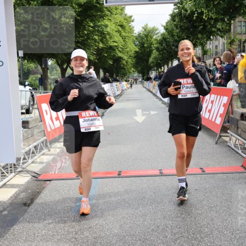 14.06.2026 - REWE Women's Run Strokosch-Dieckow http://msf.ph/oto/9788006 14.06.2026 10:24:16 Ziel 10401, 10403 meine-sportfotos.de