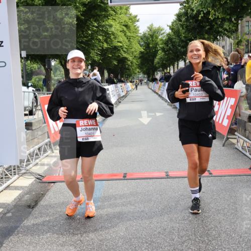 14.06.2026 - REWE Women's Run Strokosch-Dieckow http://msf.ph/oto/9788008 14.06.2026 10:24:16 Ziel 10401, 10403 meine-sportfotos.de