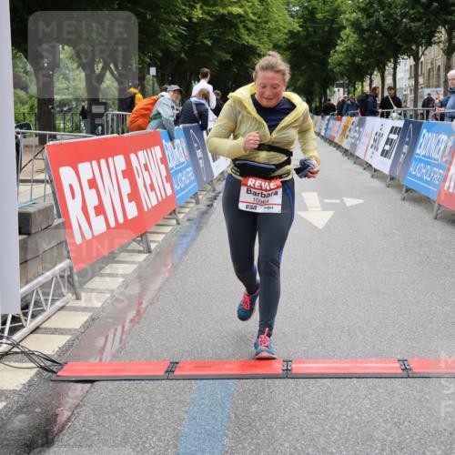 14.06.2026 - REWE Women's Run Strokosch-Dieckow http://msf.ph/oto/9788011 14.06.2026 10:24:40 Ziel 10964 meine-sportfotos.de