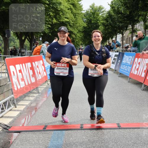 14.06.2026 - REWE Women's Run Strokosch-Dieckow http://msf.ph/oto/9788020 14.06.2026 10:24:57 Ziel 10572, 11247 meine-sportfotos.de