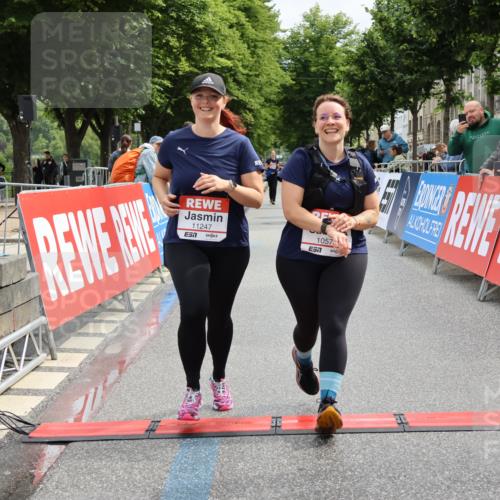 14.06.2026 - REWE Women's Run Strokosch-Dieckow http://msf.ph/oto/9788021 14.06.2026 10:24:57 Ziel 10572, 11247 meine-sportfotos.de