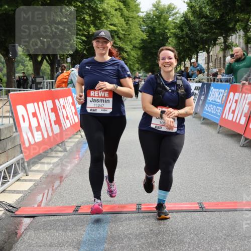 14.06.2026 - REWE Women's Run Strokosch-Dieckow http://msf.ph/oto/9788022 14.06.2026 10:24:57 Ziel 10572, 11247 meine-sportfotos.de