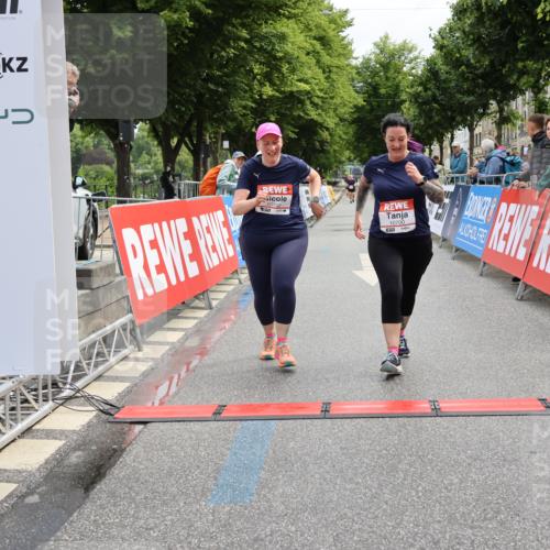 14.06.2026 - REWE Women's Run Strokosch-Dieckow http://msf.ph/oto/9788037 14.06.2026 10:25:27 Ziel 10152, 10700 meine-sportfotos.de