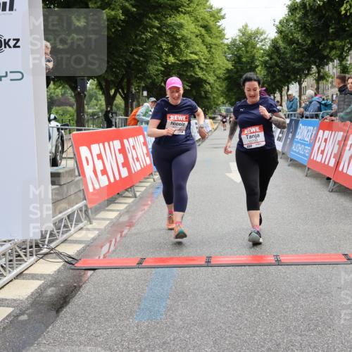 14.06.2026 - REWE Women's Run Strokosch-Dieckow http://msf.ph/oto/9788038 14.06.2026 10:25:28 Ziel 10152, 10700 meine-sportfotos.de