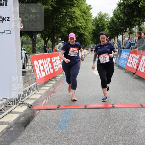 14.06.2026 - REWE Women's Run Strokosch-Dieckow http://msf.ph/oto/9788039 14.06.2026 10:25:28 Ziel 10152, 10700 meine-sportfotos.de