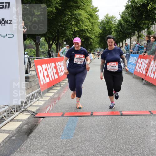 14.06.2026 - REWE Women's Run Strokosch-Dieckow http://msf.ph/oto/9788040 14.06.2026 10:25:28 Ziel 10152, 10700 meine-sportfotos.de