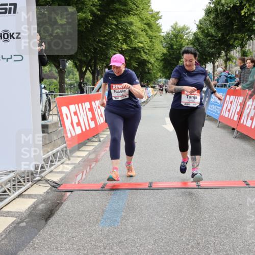 14.06.2026 - REWE Women's Run Strokosch-Dieckow http://msf.ph/oto/9788043 14.06.2026 10:25:28 Ziel 10152, 10700 meine-sportfotos.de
