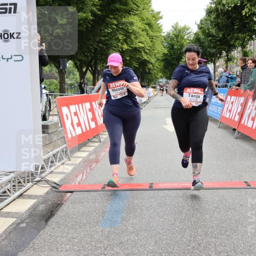 14.06.2026 - REWE Women's Run Strokosch-Dieckow http://msf.ph/oto/9788044 14.06.2026 10:25:28 Ziel 10152, 10700 meine-sportfotos.de