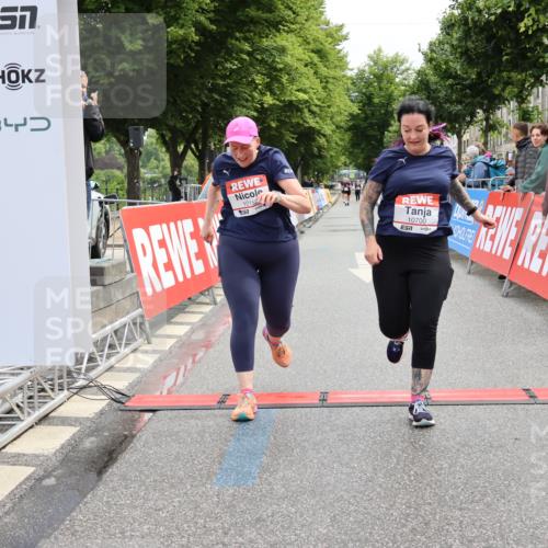 14.06.2026 - REWE Women's Run Strokosch-Dieckow http://msf.ph/oto/9788045 14.06.2026 10:25:28 Ziel 10152, 10700 meine-sportfotos.de