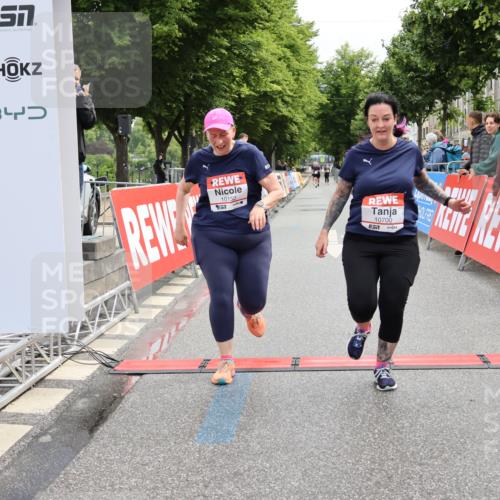 14.06.2026 - REWE Women's Run Strokosch-Dieckow http://msf.ph/oto/9788046 14.06.2026 10:25:28 Ziel 10152, 10700 meine-sportfotos.de