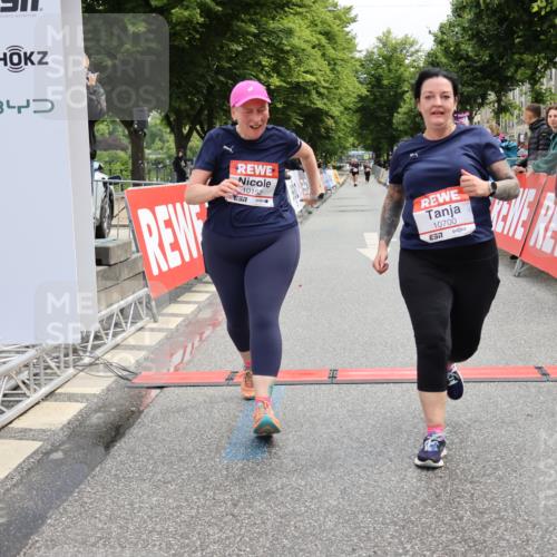 14.06.2026 - REWE Women's Run Strokosch-Dieckow http://msf.ph/oto/9788050 14.06.2026 10:25:28 Ziel 10152, 10700 meine-sportfotos.de