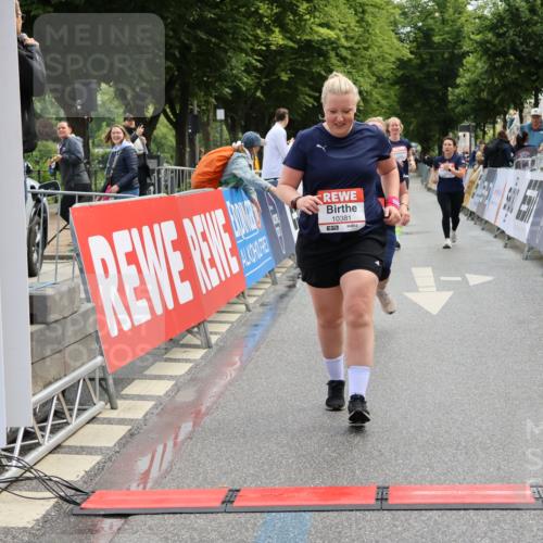 14.06.2026 - REWE Women's Run Strokosch-Dieckow http://msf.ph/oto/9788051 14.06.2026 10:25:49 Ziel 10381, 10459 meine-sportfotos.de