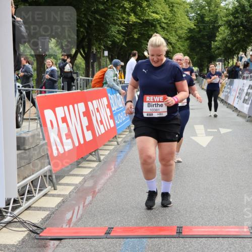 14.06.2026 - REWE Women's Run Strokosch-Dieckow http://msf.ph/oto/9788055 14.06.2026 10:25:49 Ziel 10381, 10459 meine-sportfotos.de