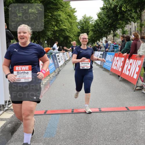 14.06.2026 - REWE Women's Run Strokosch-Dieckow http://msf.ph/oto/9788057 14.06.2026 10:25:51 Ziel 10381, 10459, 10562, 11237 meine-sportfotos.de