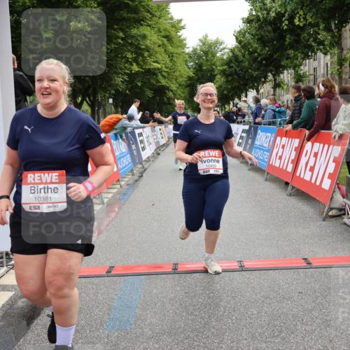 14.06.2026 - REWE Women's Run Strokosch-Dieckow http://msf.ph/oto/9788058 14.06.2026 10:25:51 Ziel 10381, 10459, 10562, 11237 meine-sportfotos.de