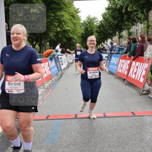 14.06.2026 - REWE Women's Run Strokosch-Dieckow http://msf.ph/oto/9788059 14.06.2026 10:25:51 Ziel 10381, 10459, 10562, 11237 meine-sportfotos.de