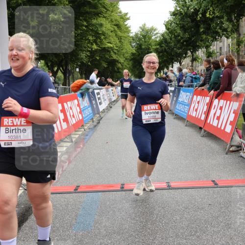 14.06.2026 - REWE Women's Run Strokosch-Dieckow http://msf.ph/oto/9788060 14.06.2026 10:25:51 Ziel 10381, 10459, 10562, 11237 meine-sportfotos.de