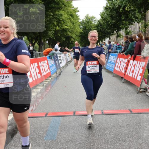14.06.2026 - REWE Women's Run Strokosch-Dieckow http://msf.ph/oto/9788061 14.06.2026 10:25:51 Ziel 10381, 10459, 10562, 11237 meine-sportfotos.de