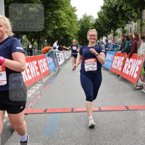 14.06.2026 - REWE Women's Run Strokosch-Dieckow http://msf.ph/oto/9788062 14.06.2026 10:25:51 Ziel 10381, 10459, 10562, 11237 meine-sportfotos.de