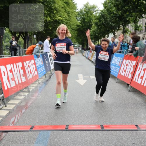 14.06.2026 - REWE Women's Run Strokosch-Dieckow http://msf.ph/oto/9788063 14.06.2026 10:25:54 Ziel 10381, 10459, 10562, 11237 meine-sportfotos.de