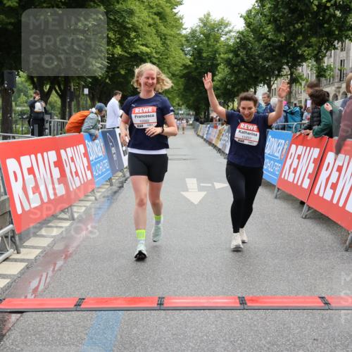 14.06.2026 - REWE Women's Run Strokosch-Dieckow http://msf.ph/oto/9788064 14.06.2026 10:25:54 Ziel 10381, 10459, 10562, 11237 meine-sportfotos.de