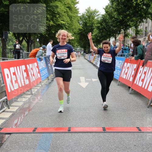 14.06.2026 - REWE Women's Run Strokosch-Dieckow http://msf.ph/oto/9788065 14.06.2026 10:25:54 Ziel 10381, 10459, 10562, 11237 meine-sportfotos.de