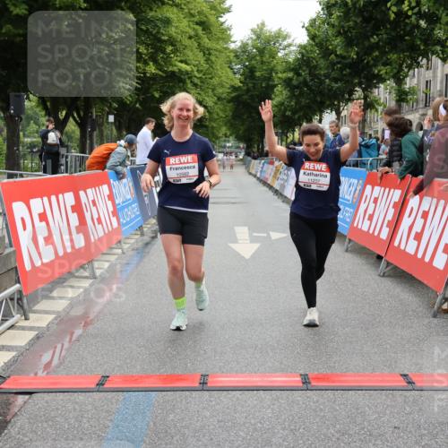 14.06.2026 - REWE Women's Run Strokosch-Dieckow http://msf.ph/oto/9788066 14.06.2026 10:25:54 Ziel 10381, 10459, 10562, 11237 meine-sportfotos.de