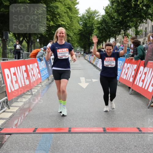 14.06.2026 - REWE Women's Run Strokosch-Dieckow http://msf.ph/oto/9788068 14.06.2026 10:25:54 Ziel 10381, 10459, 10562, 11237 meine-sportfotos.de