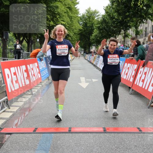 14.06.2026 - REWE Women's Run Strokosch-Dieckow http://msf.ph/oto/9788070 14.06.2026 10:25:55 Ziel 10381, 10459, 10562, 11237 meine-sportfotos.de