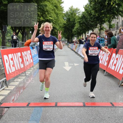 14.06.2026 - REWE Women's Run Strokosch-Dieckow http://msf.ph/oto/9788072 14.06.2026 10:25:55 Ziel 10381, 10459, 10562, 11237 meine-sportfotos.de