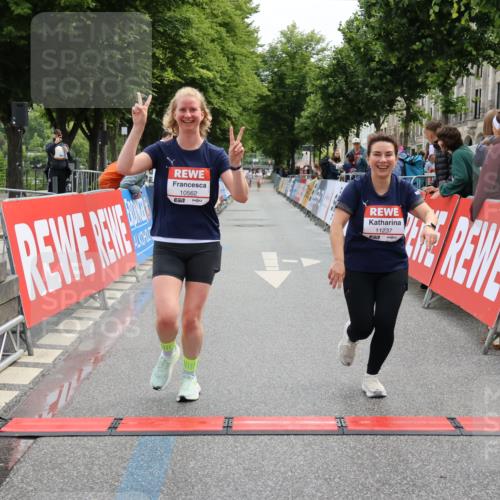 14.06.2026 - REWE Women's Run Strokosch-Dieckow http://msf.ph/oto/9788073 14.06.2026 10:25:55 Ziel 10381, 10459, 10562, 11237 meine-sportfotos.de