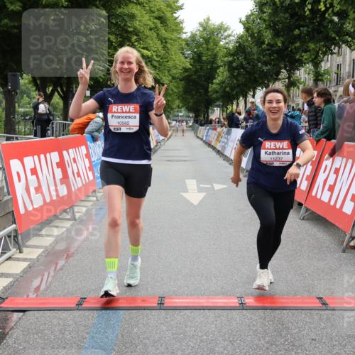 14.06.2026 - REWE Women's Run Strokosch-Dieckow http://msf.ph/oto/9788075 14.06.2026 10:25:55 Ziel 10381, 10459, 10562, 11237 meine-sportfotos.de
