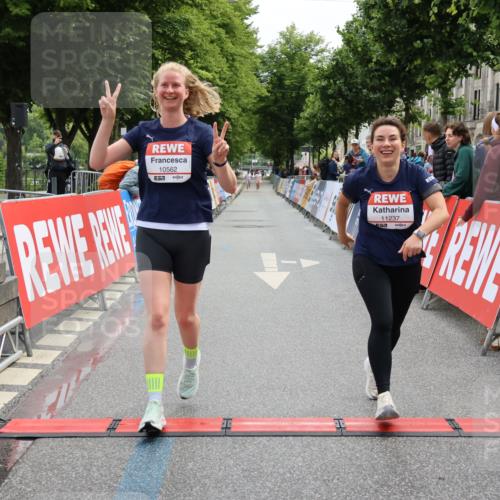 14.06.2026 - REWE Women's Run Strokosch-Dieckow http://msf.ph/oto/9788076 14.06.2026 10:25:55 Ziel 10381, 10459, 10562, 11237 meine-sportfotos.de
