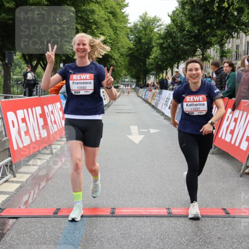 14.06.2026 - REWE Women's Run Strokosch-Dieckow http://msf.ph/oto/9788077 14.06.2026 10:25:55 Ziel 10381, 10459, 10562, 11237 meine-sportfotos.de