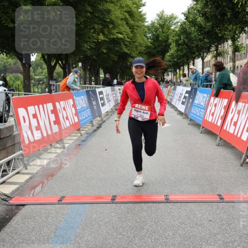 14.06.2026 - REWE Women's Run Strokosch-Dieckow http://msf.ph/oto/9788115 14.06.2026 10:27:55 Ziel 11364 meine-sportfotos.de